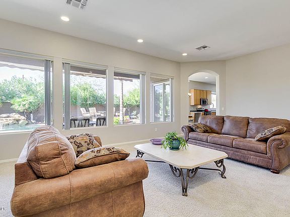 5th image of 1510 N Bernard Cir