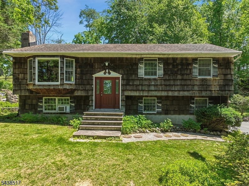 1st image of 79 Stillwater Rd