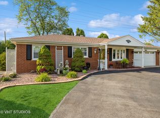 10840 Liberty Grove Dr, Willow Springs, IL 60480