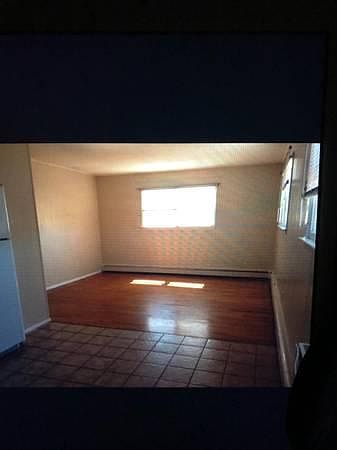 1st image of 329 Glynn St