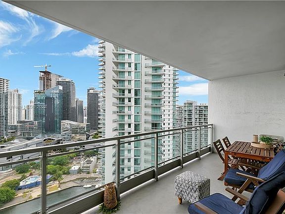 3rd image of 90 SW 3rd St APT 3211