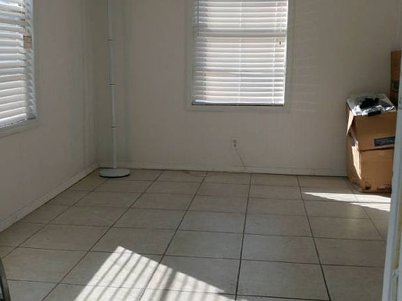 5th image of 835 Walker Dr