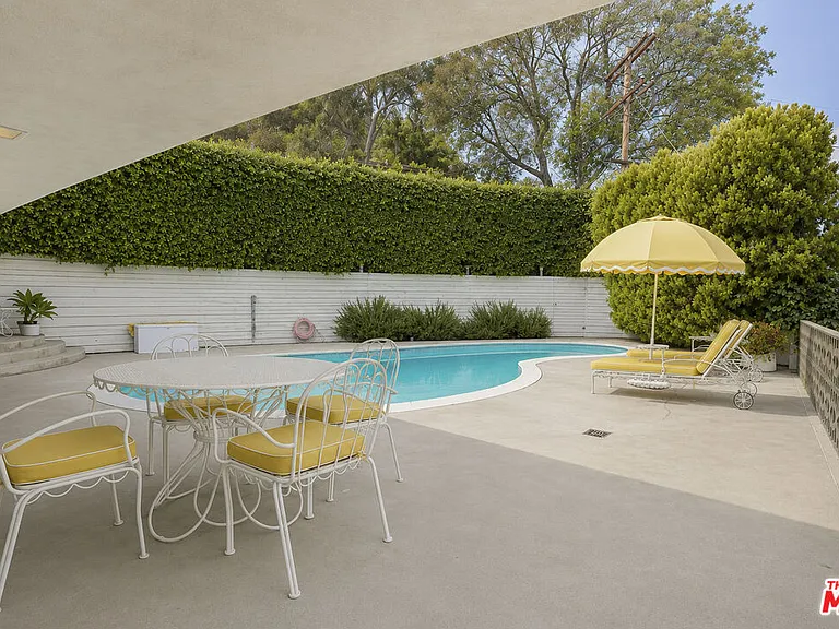 8292 Hollywood Blvd — Photo 23
