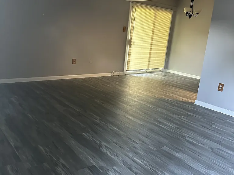 10 King Henry Cir #10 — Photo 8