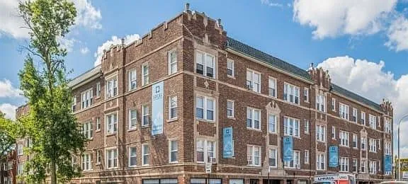 3935 W Diversey
