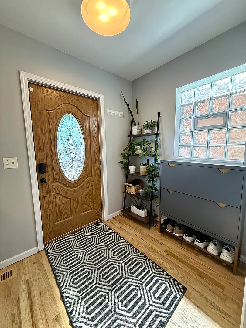3 bed, 1.5 bath, 1800 sqft, $2,950 — Photo 4