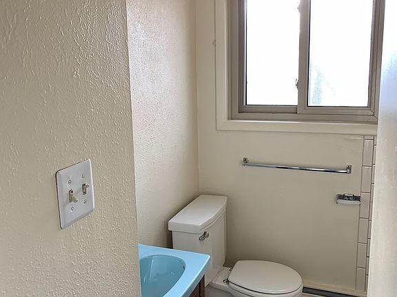 4th image of 3021 Kelley Dr APT 4