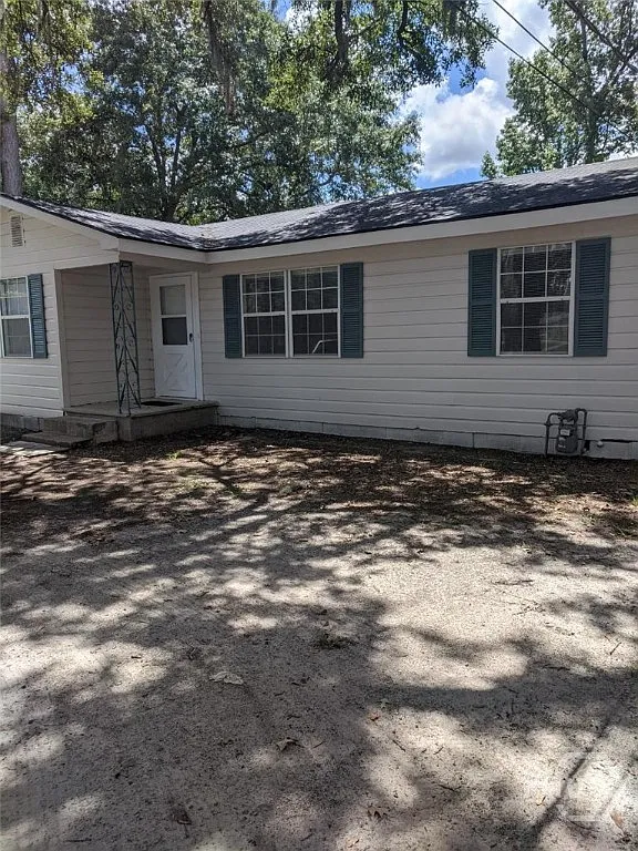 3 bed, 1.0 bath, 902 sqft, $1,750 — Photo 1