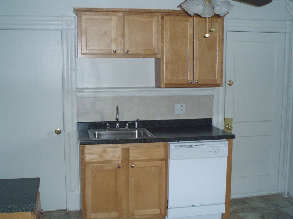 2nd image of 178 Jasper St