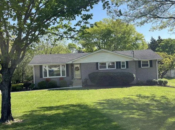 141 Maple Dr, Hendersonville, TN 37075