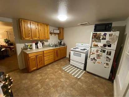 3rd image of 1093 W Sloan St #A