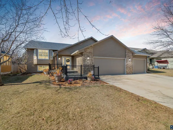 609 Quail Cir, Harrisburg, SD 57032
