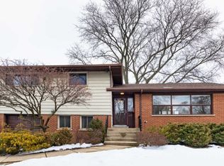 619 S George St, Mount Prospect, IL 60056