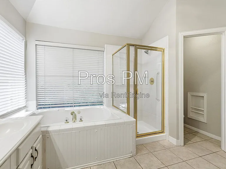 2921 Meadow Glen Dr — Photo 23