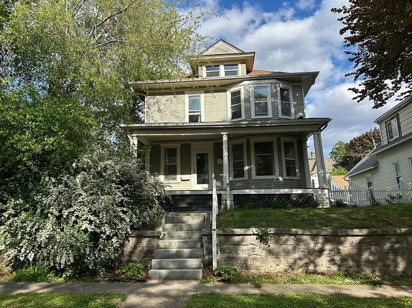1034 N 7th St, Burlington, IA 52601