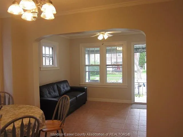 5 bed, $1,850 — Photo 2