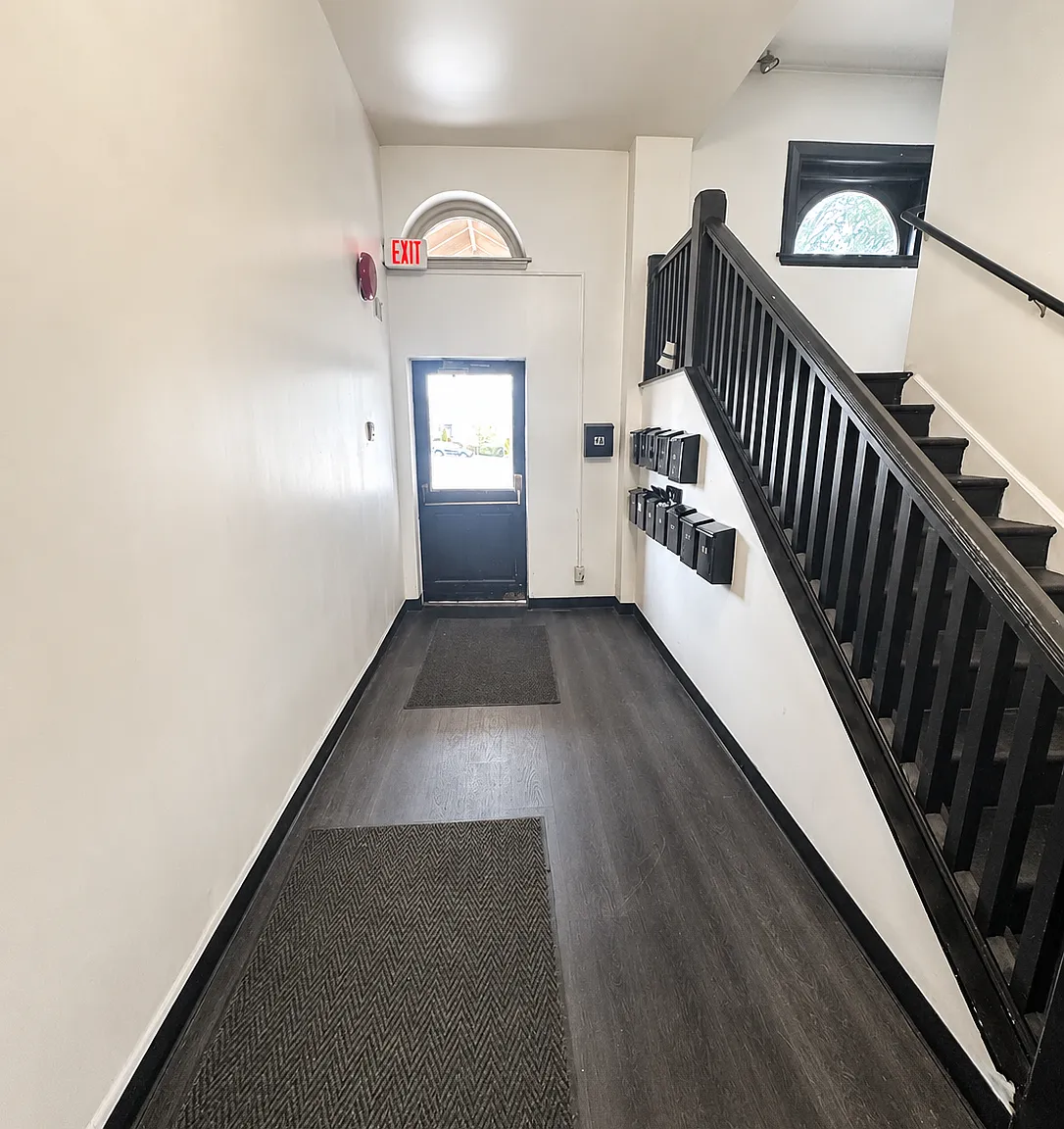 818 S Broom — Photo 1