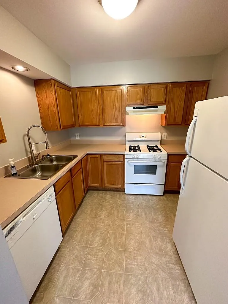 1 bed, 700 sqft, $950 — Photo 3