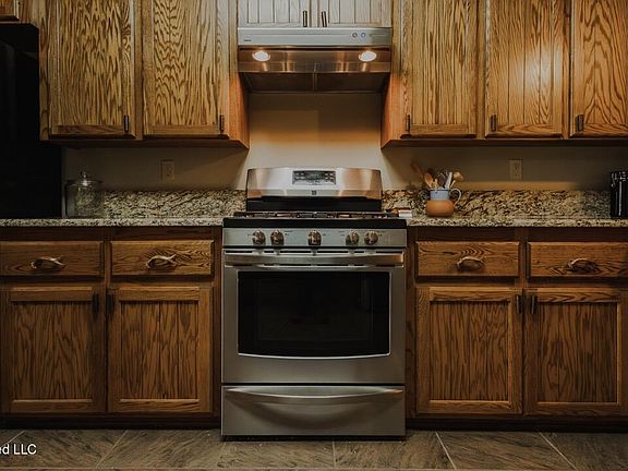 5th image of 1340 Paradise Ln