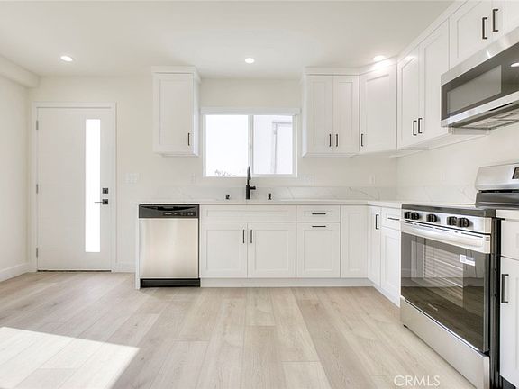 5th image of 1070 Allen Ave #D