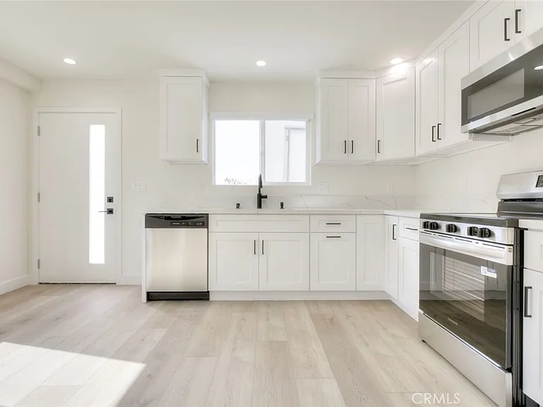 1070 Allen Ave #D — Photo 5