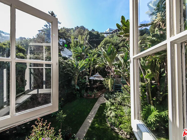 1367 N Beverly Dr — Photo 35