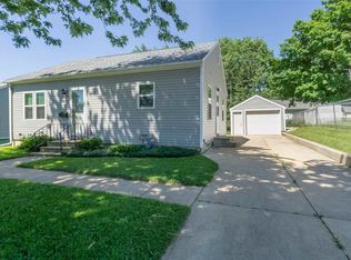 840 Maxwell St, Waterloo, IA 50701