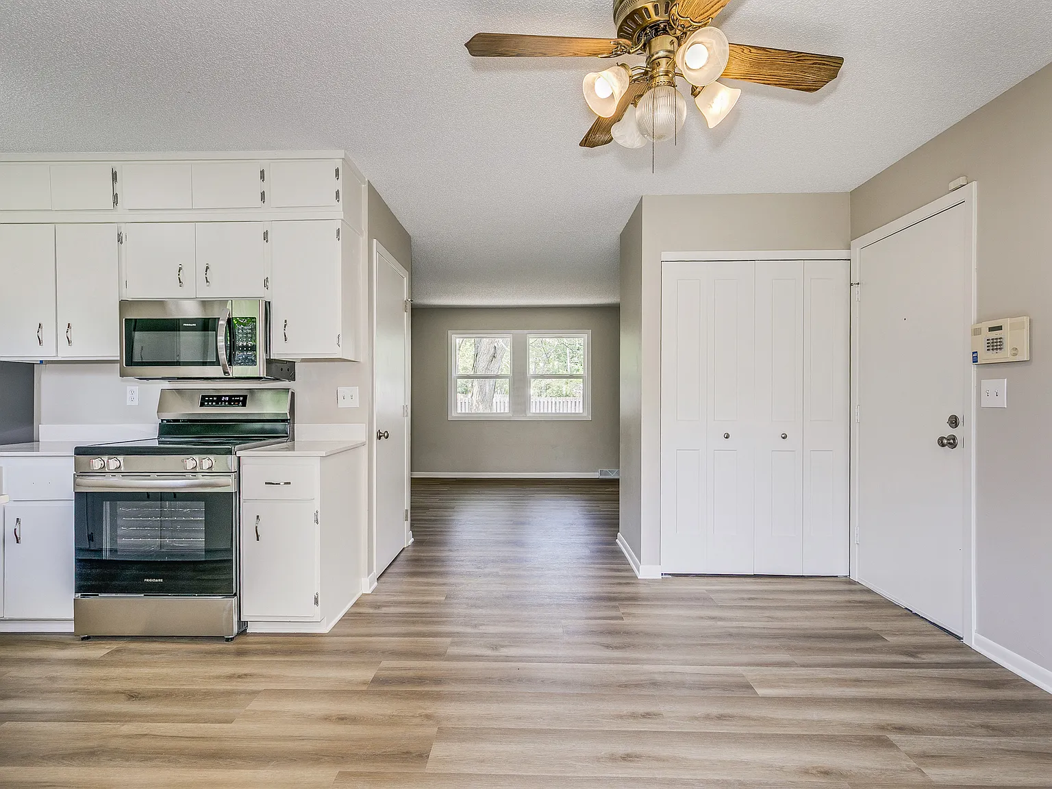 4 bed, 1929 sqft, $2,750 — Photo 1