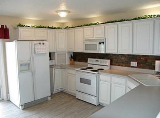 806 Green Breeze Cir, Altoona, IA 50009