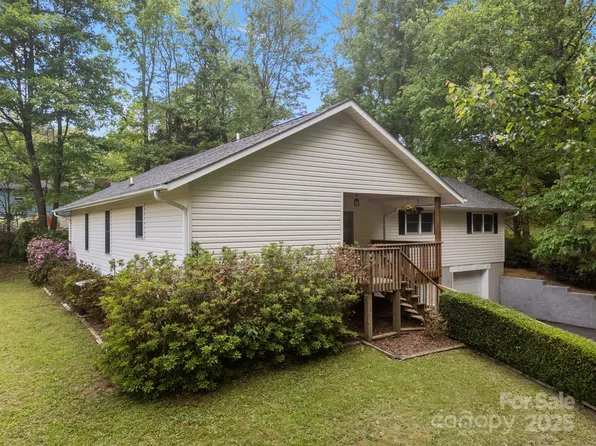 16 Lake Forest Ln, Hendersonville, NC 28739