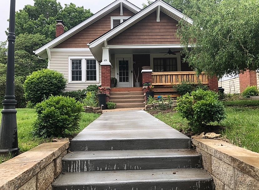 1st image of 604 N Noyes Blvd