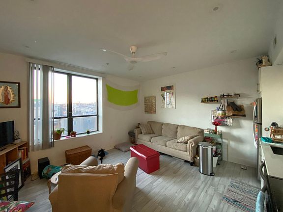 4th image of 1169 N Hope St