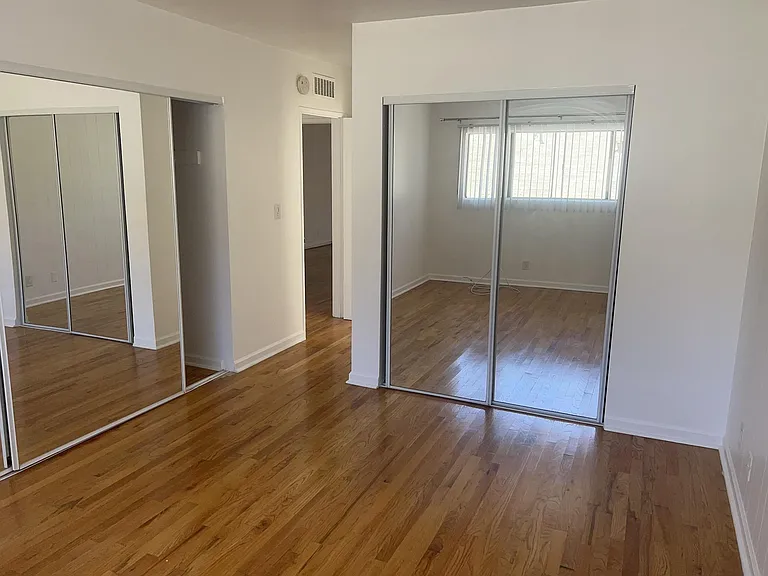 2302 Oak St #3 — Photo 12