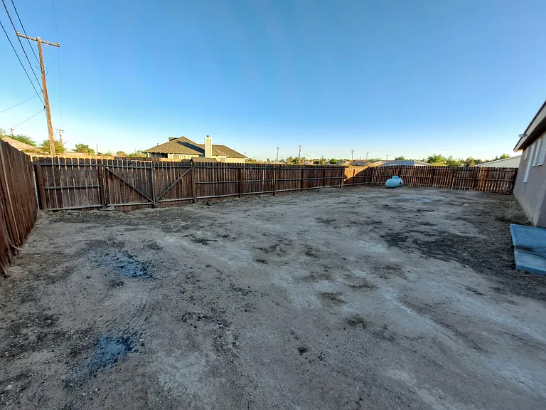 10601 Sheridan St — Photo 25
