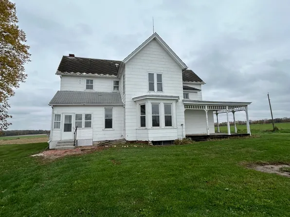 3868 Cole Hollow Rd, Pekin, IL 61554