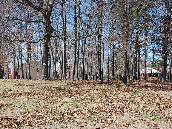 5th image of Laurel Dr