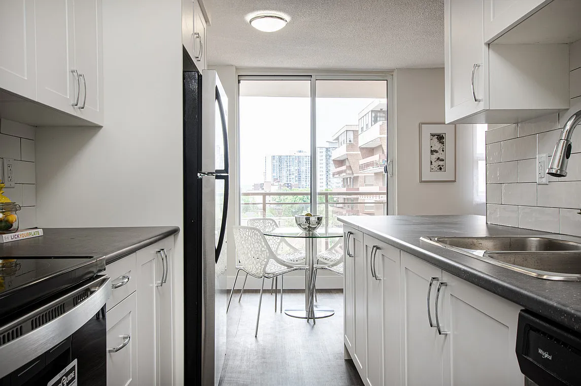 43 Forest Ave — Photo 1