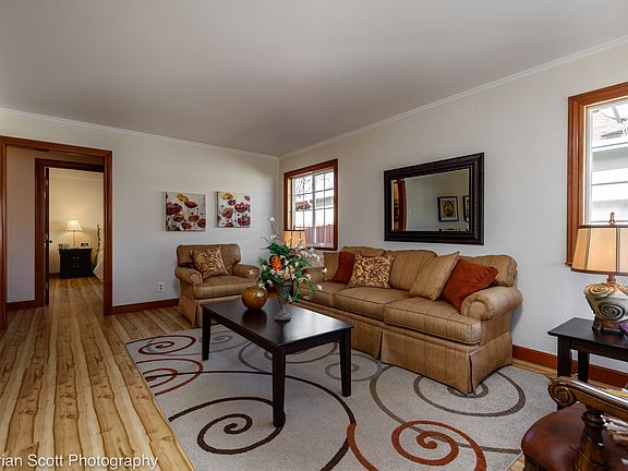 4th image of 239 Azalia Dr