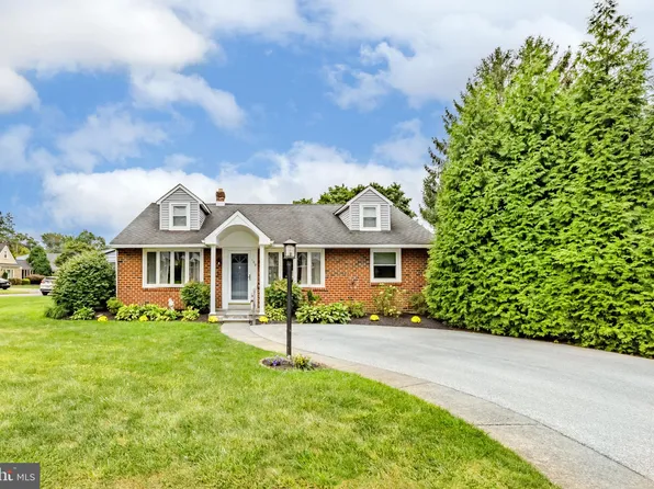 100 Golf Hills Rd, Ardmore, PA 19083