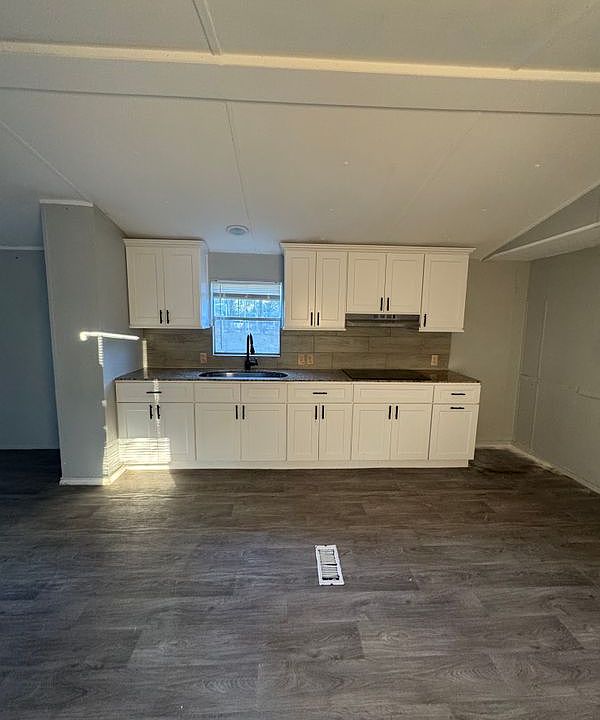 2nd image of 20868 Canterbury Ln