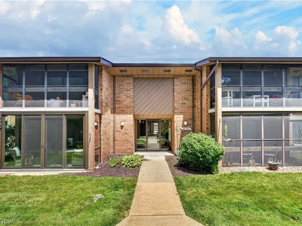 22936 Mastick Rd APT 101, Fairview Park, OH 44126