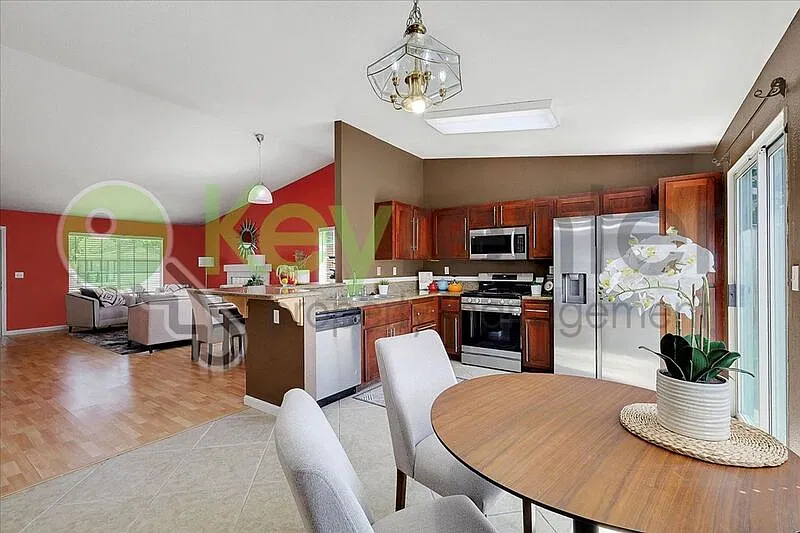 3 bed, 2.0 bath, 1440 sqft, $2,500 — Photo 2
