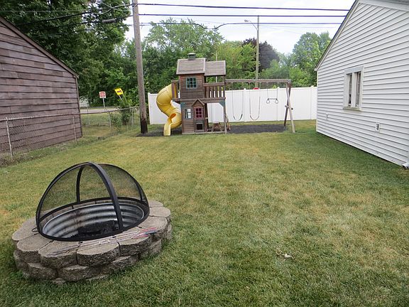 5th image of 8444 Centralia St