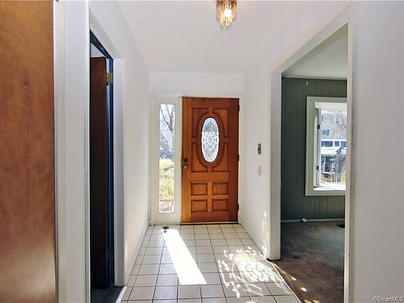 2nd image of 60 Harvest Hill Ln