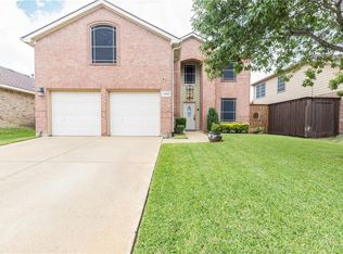 1020 Glenbrook Dr, Grand Prairie, TX 75052