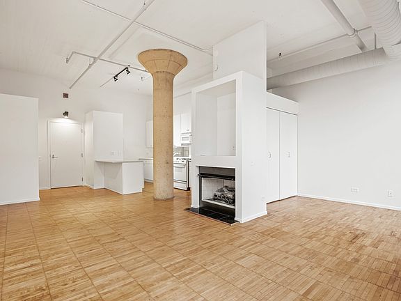 3rd image of 728 W Jackson Blvd APT 1109