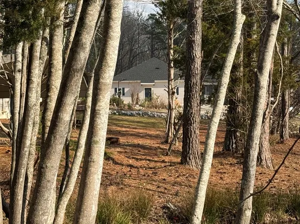 134 Carlton St, Greenwood, SC 29649