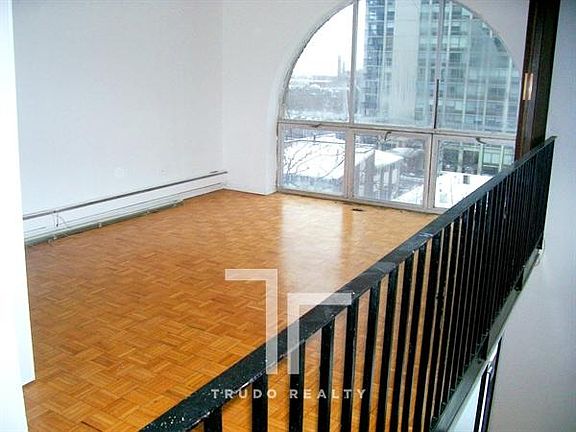 2nd image of 1446 N Dearborn St APT 05E