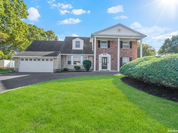 20 Courtney Drive, Farmingville, NY 11738