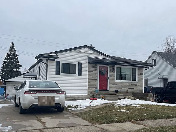 4th image of 25829 Leach St